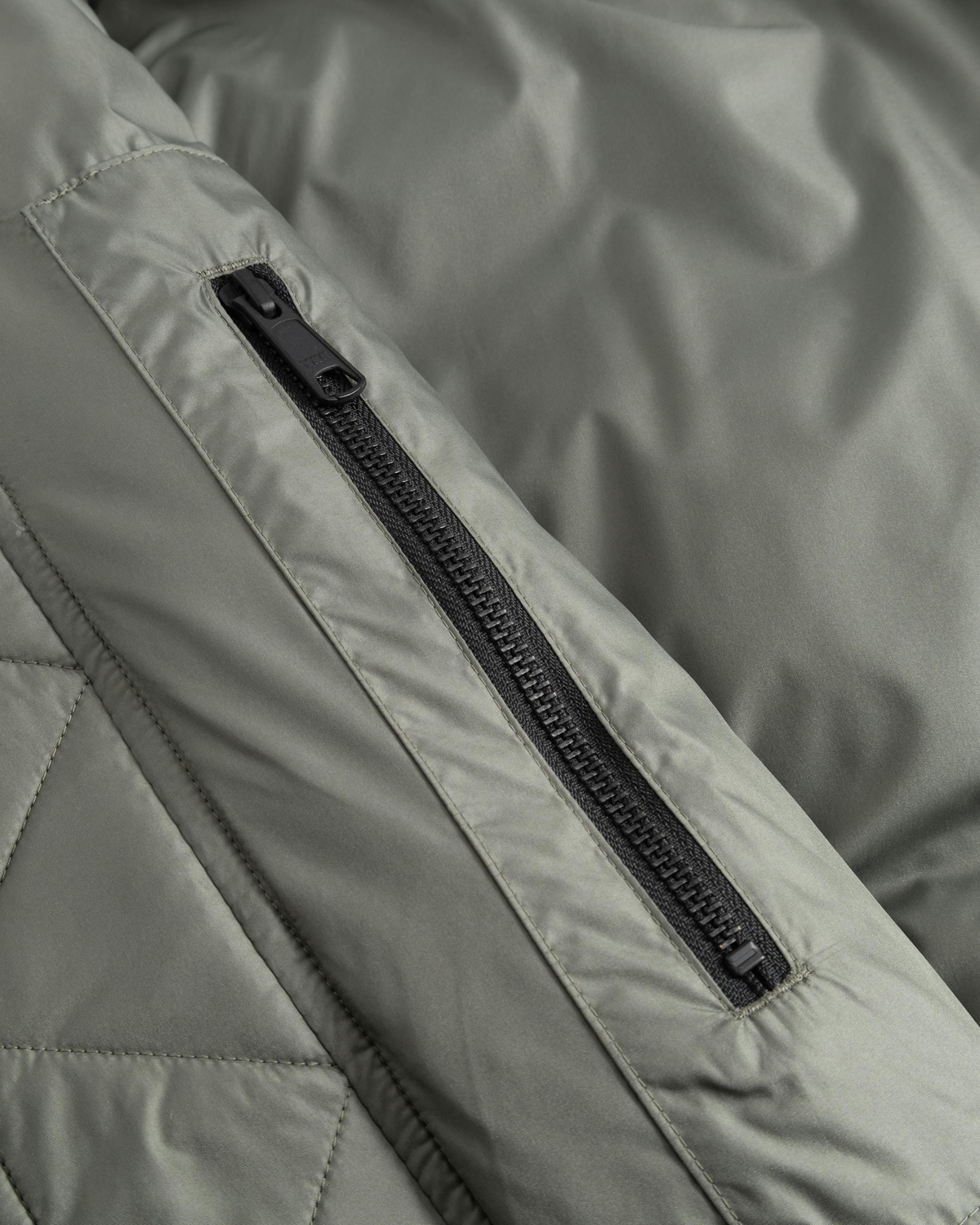 Dyngja Down W Bomber - Black