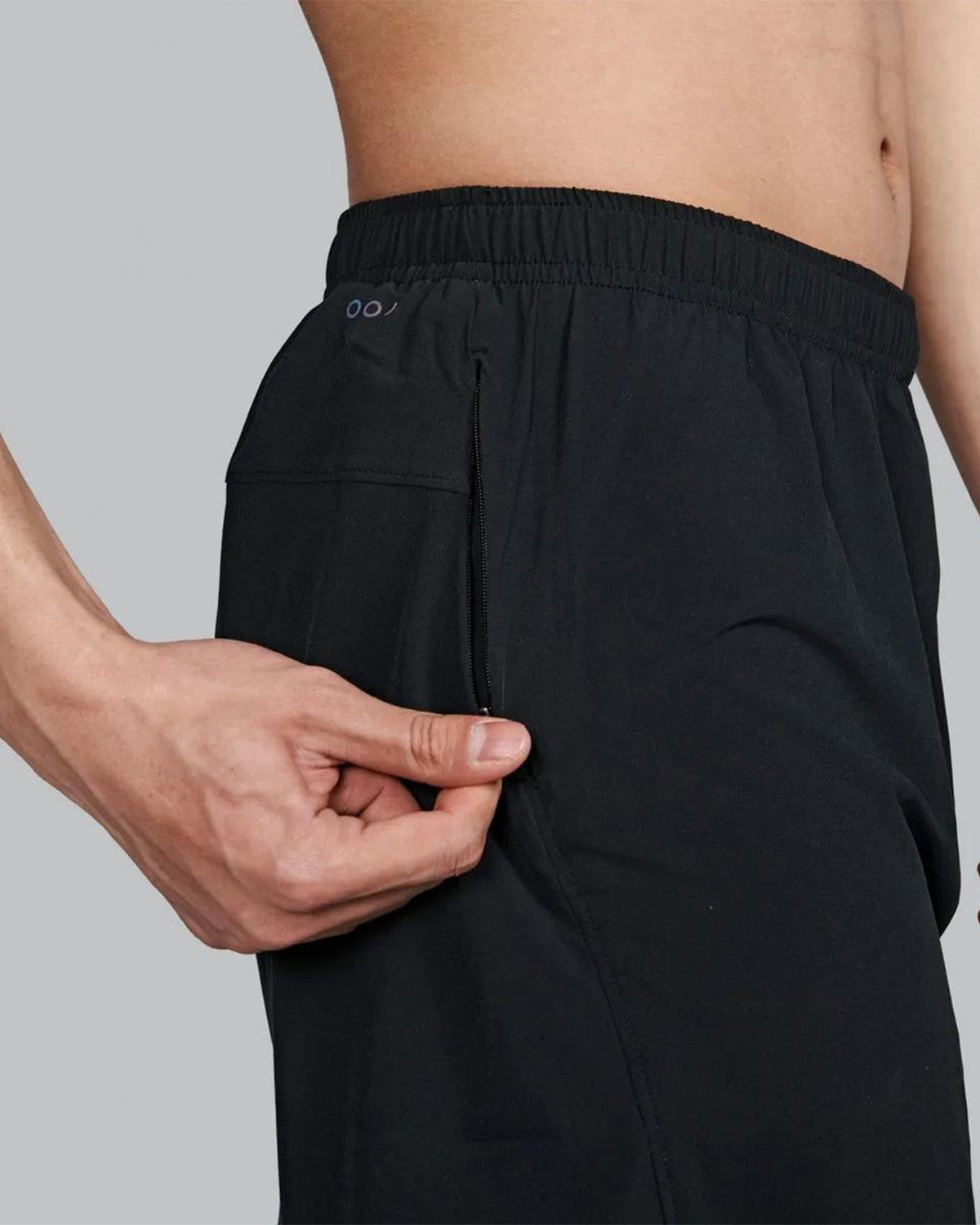M Outpace 5"Shorts - Black