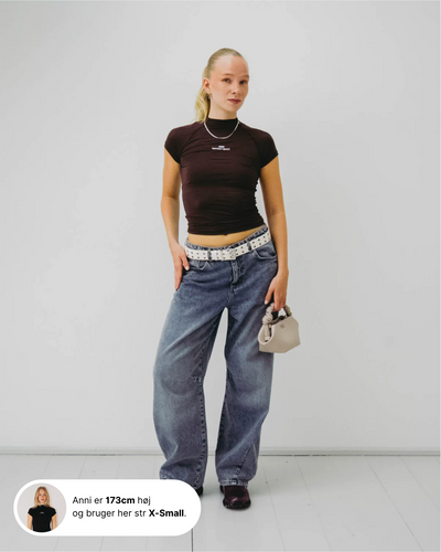 Wmns Mock Neck Stretch T-shirt - Delicioso