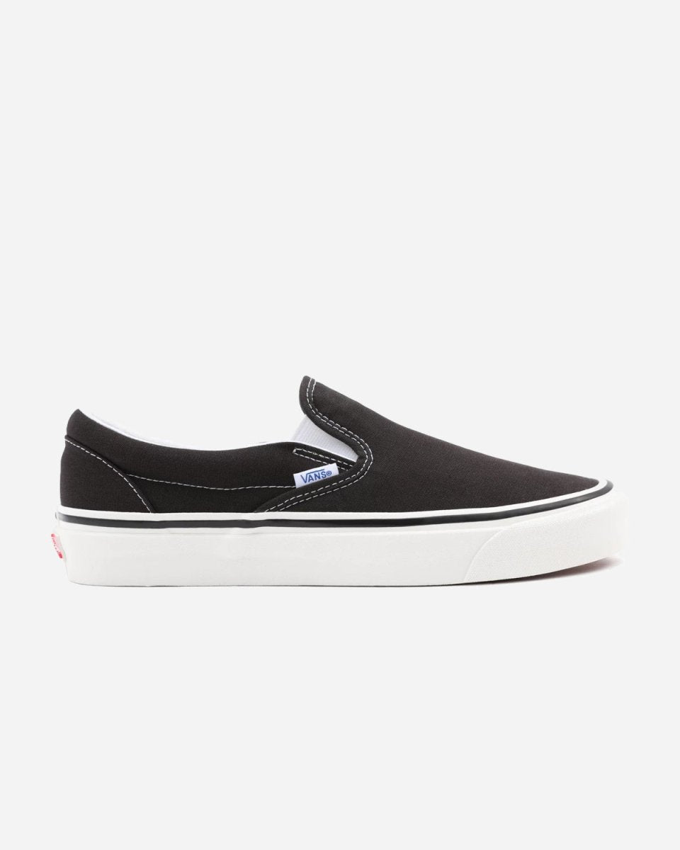 UA Classic Slip On 9 - Black/White - Munk Store